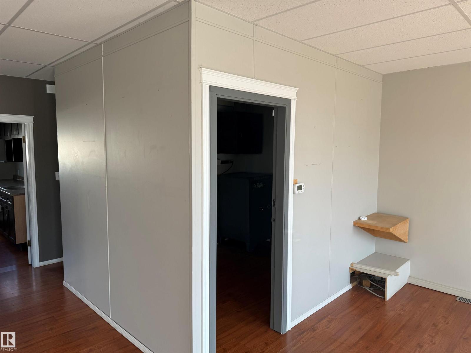 Photo 11 of 5013 50 St, Daysland AB