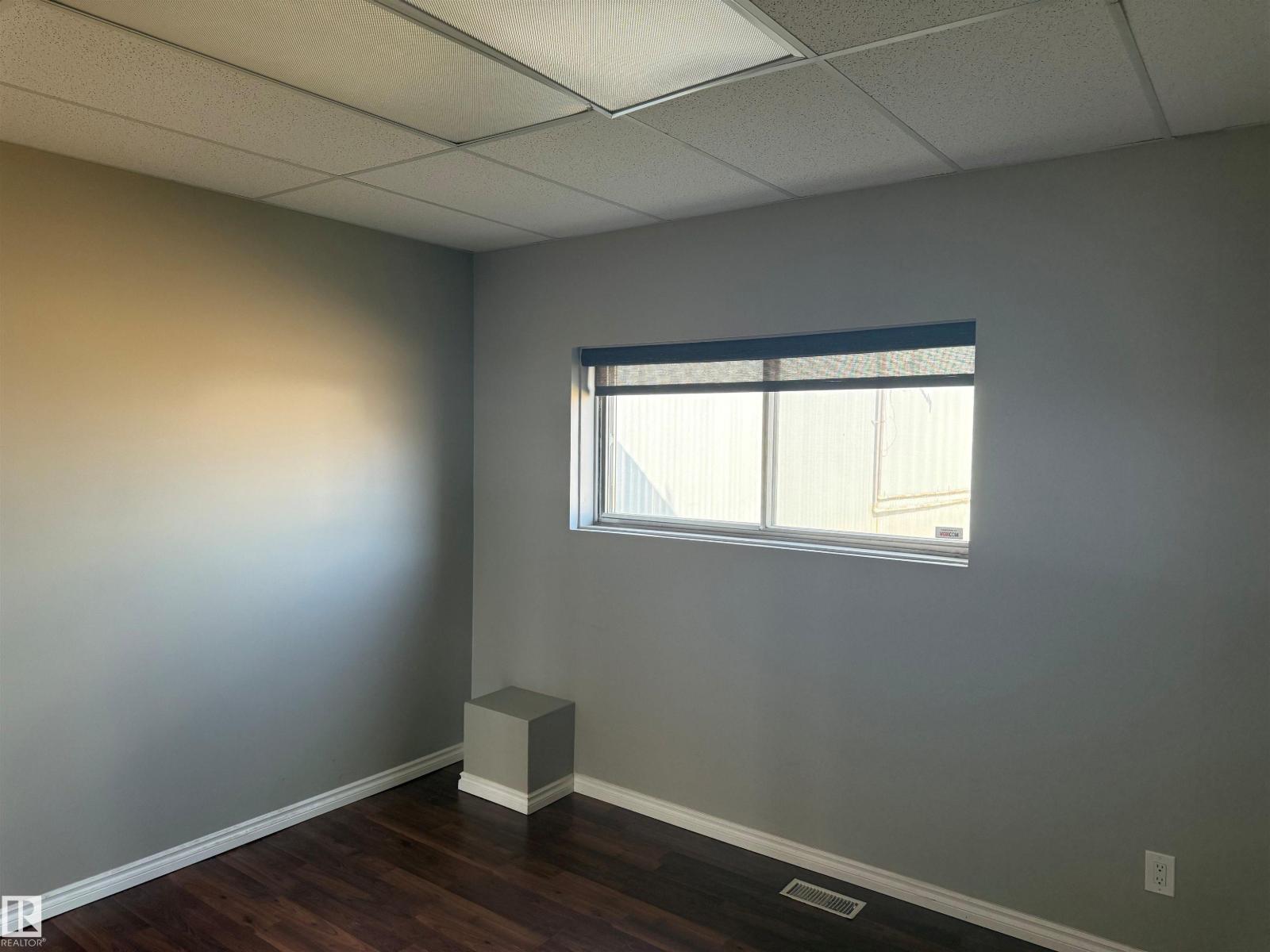 Photo 5 of 5013 50 St, Daysland AB
