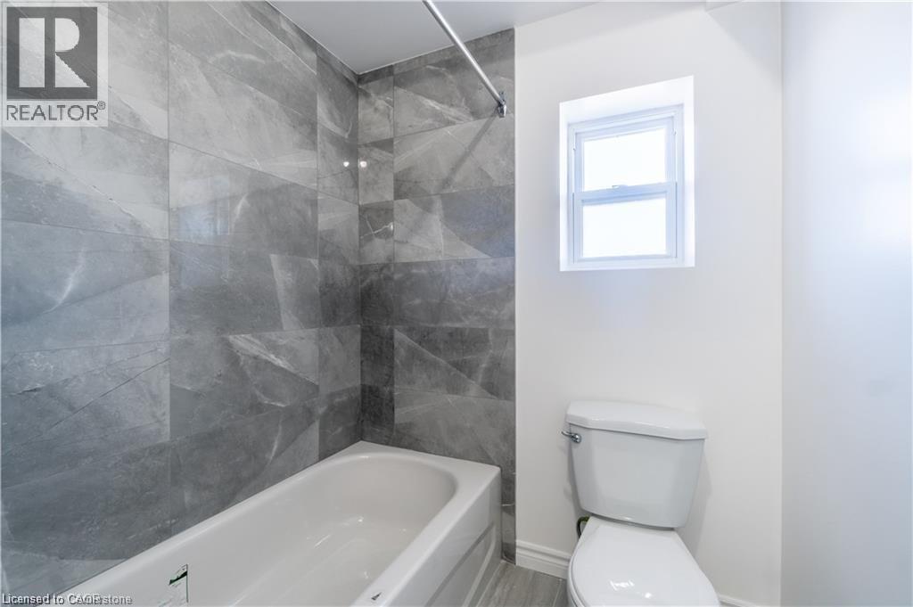 Photo 8 of 107 Victoria Avenue N Unit 2, Hamilton ON