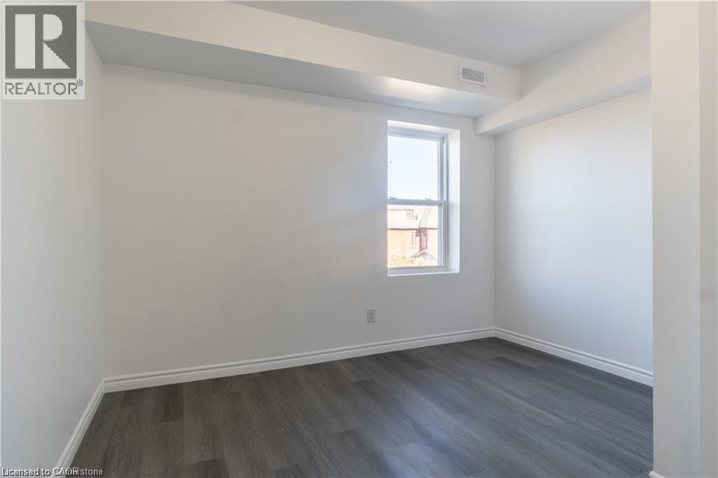 Photo 5 of 107 Victoria Avenue N Unit 2, Hamilton ON