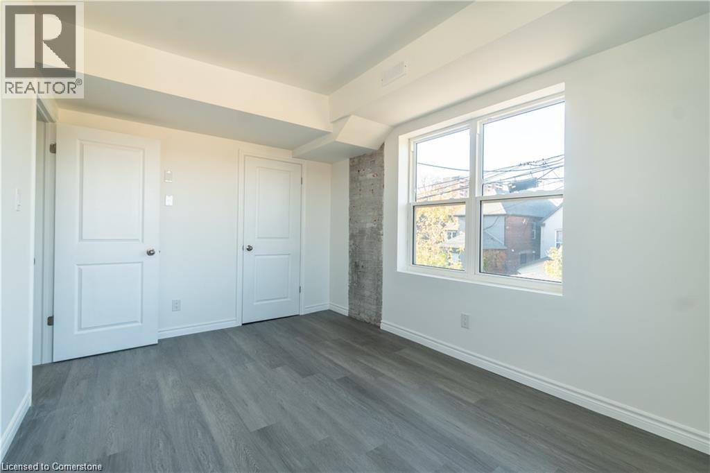 Photo 12 of 107 Victoria Avenue N Unit 2, Hamilton ON