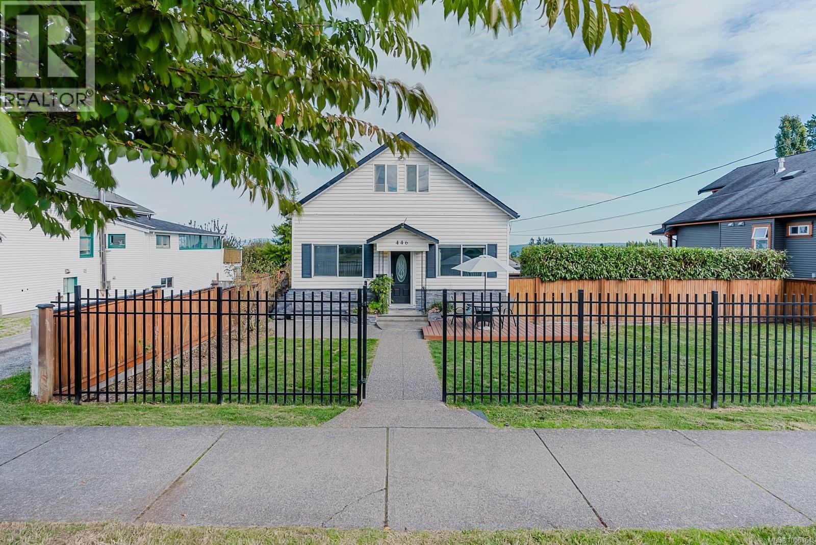 Photo 3 of 446 Kennedy St, Nanaimo BC