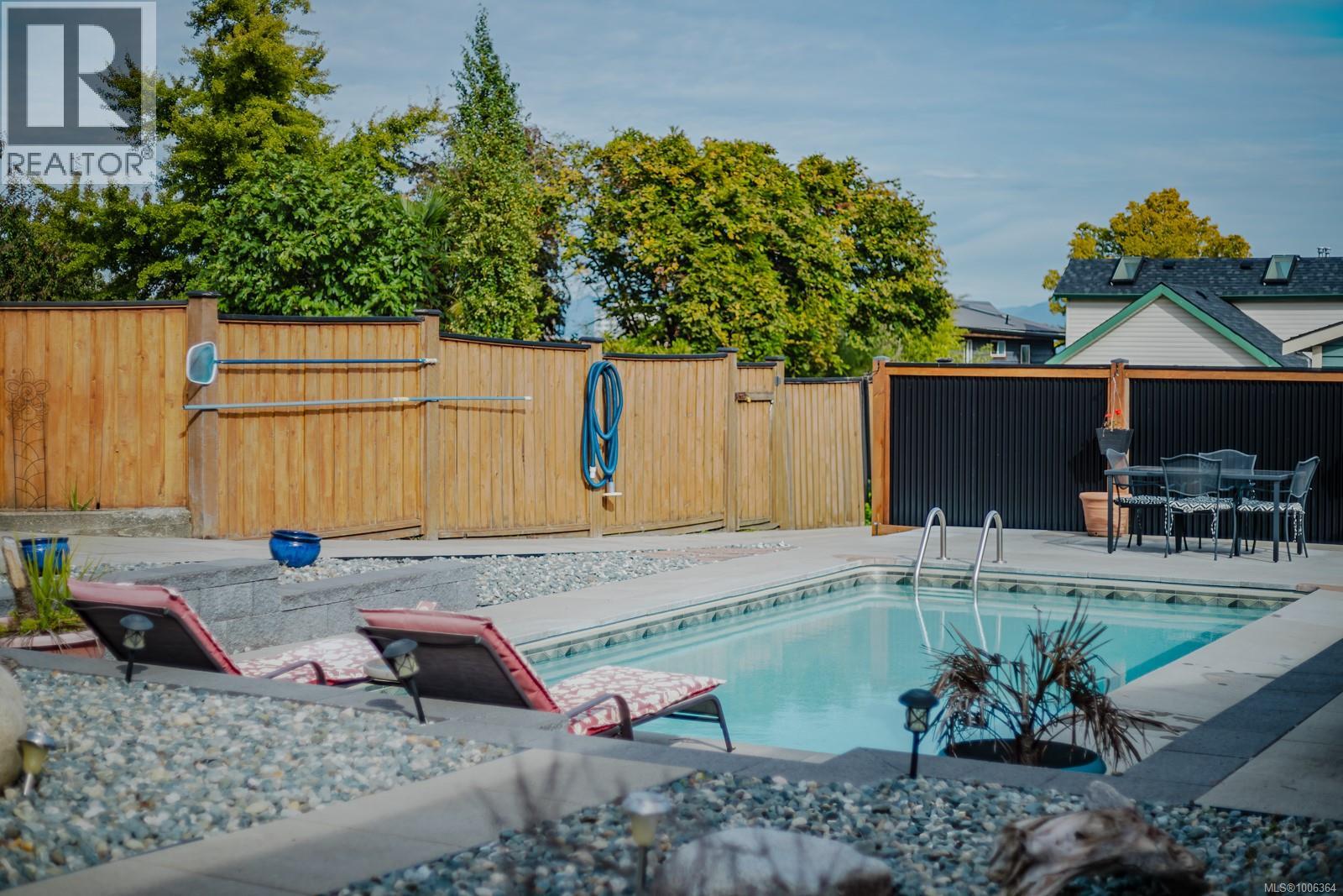 Photo 15 of 446 Kennedy St, Nanaimo BC