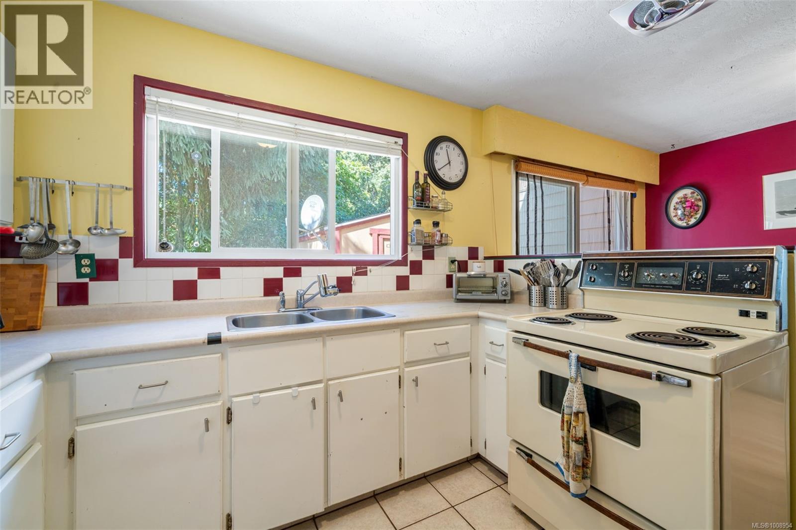 Photo 10 of 111 2860 Sooke Lake Rd, Langford BC