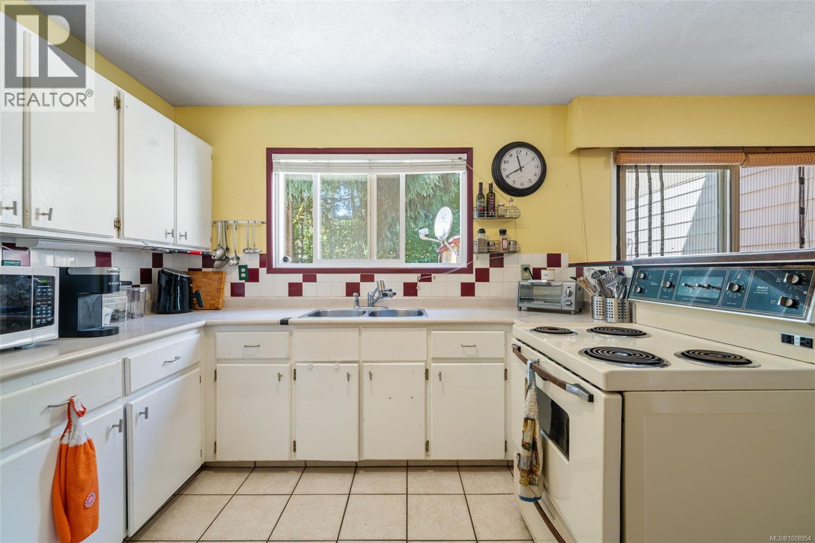 Photo 9 of 111 2860 Sooke Lake Rd, Langford BC