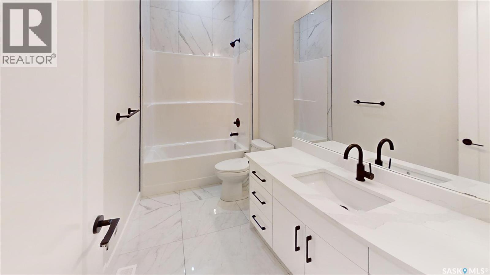 Photo 8 of 810 Ballesteros Crescent, Warman SK