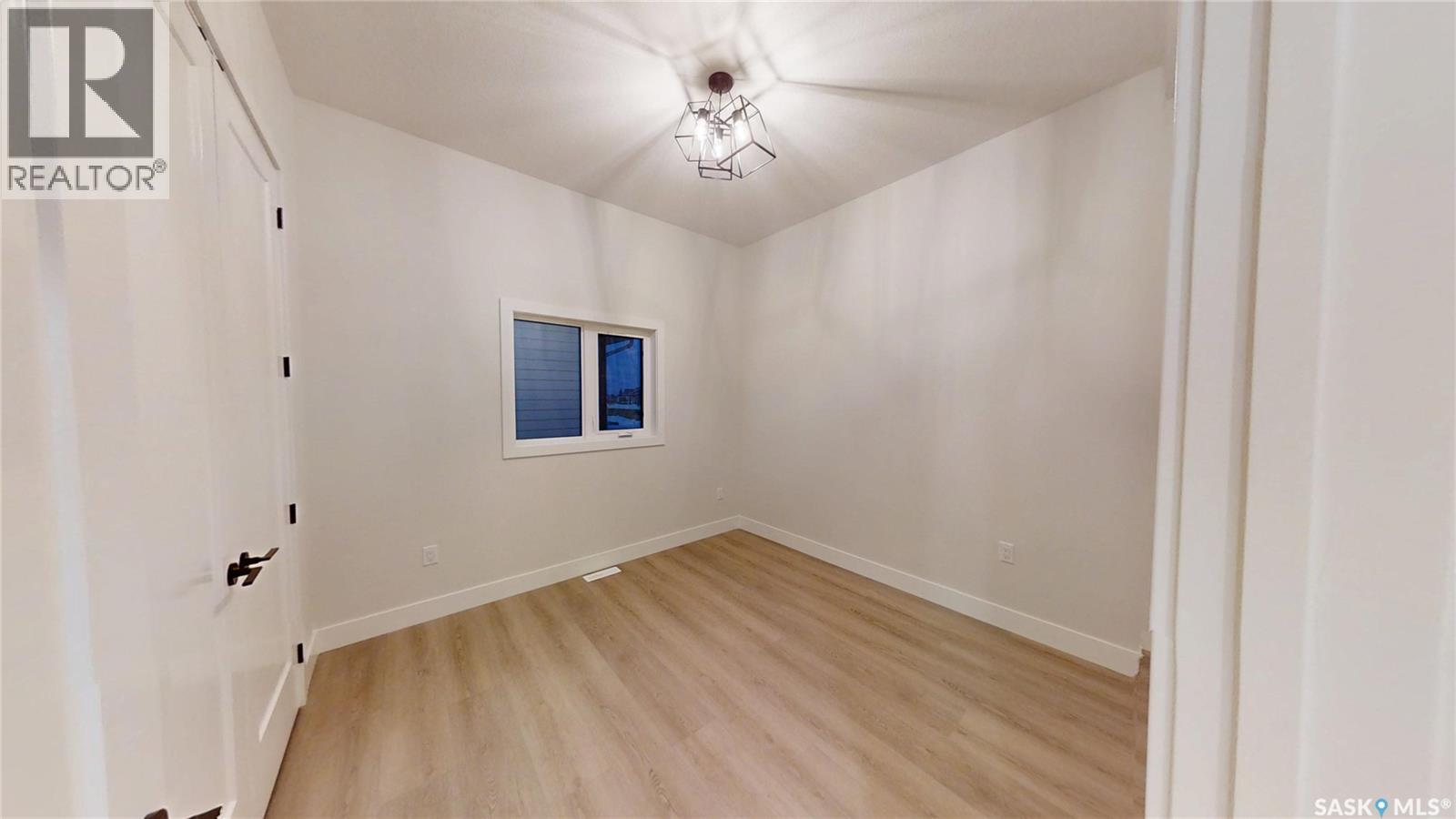 Photo 6 of 810 Ballesteros Crescent, Warman SK