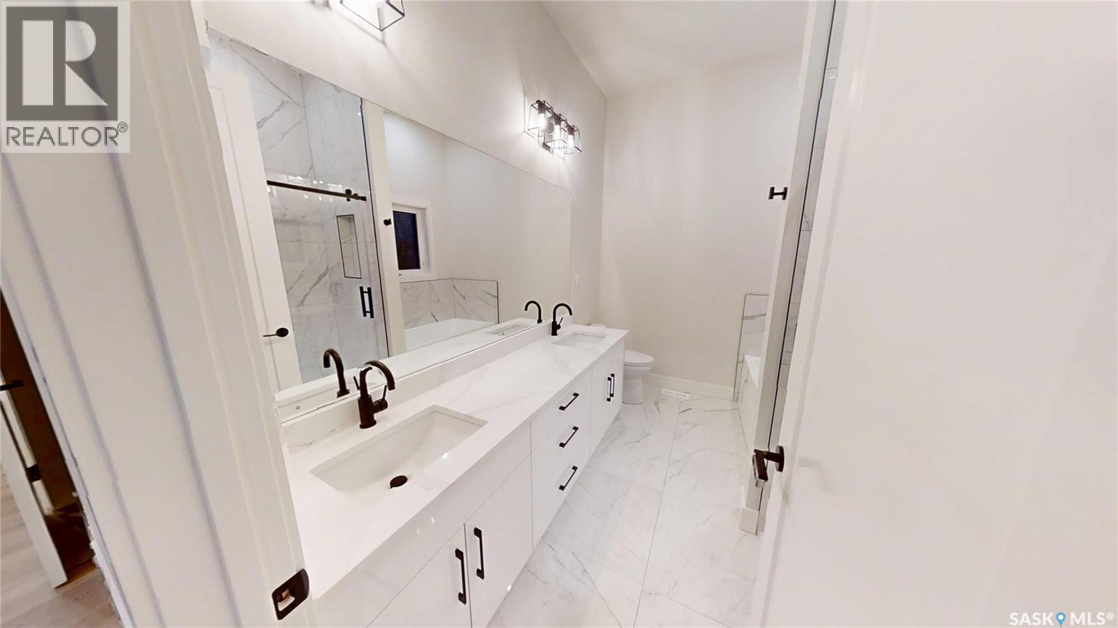 Photo 11 of 810 Ballesteros Crescent, Warman SK