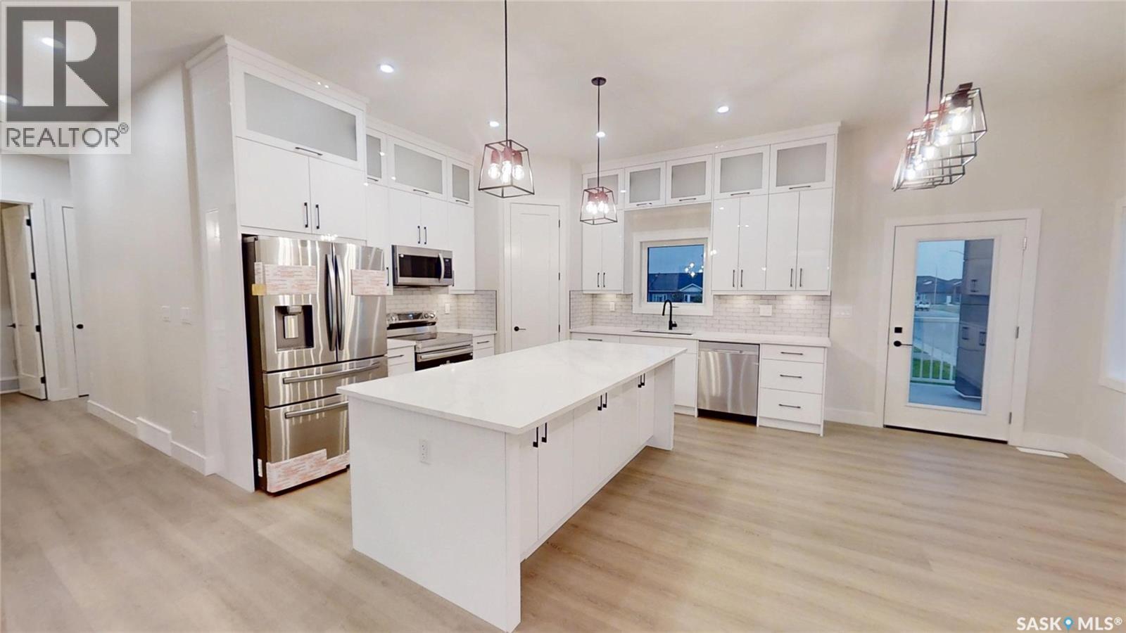Photo 14 of 810 Ballesteros Crescent, Warman SK