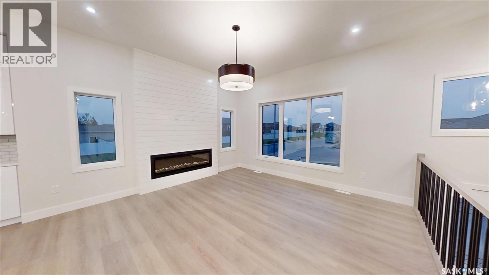 Photo 9 of 810 Ballesteros Crescent, Warman SK