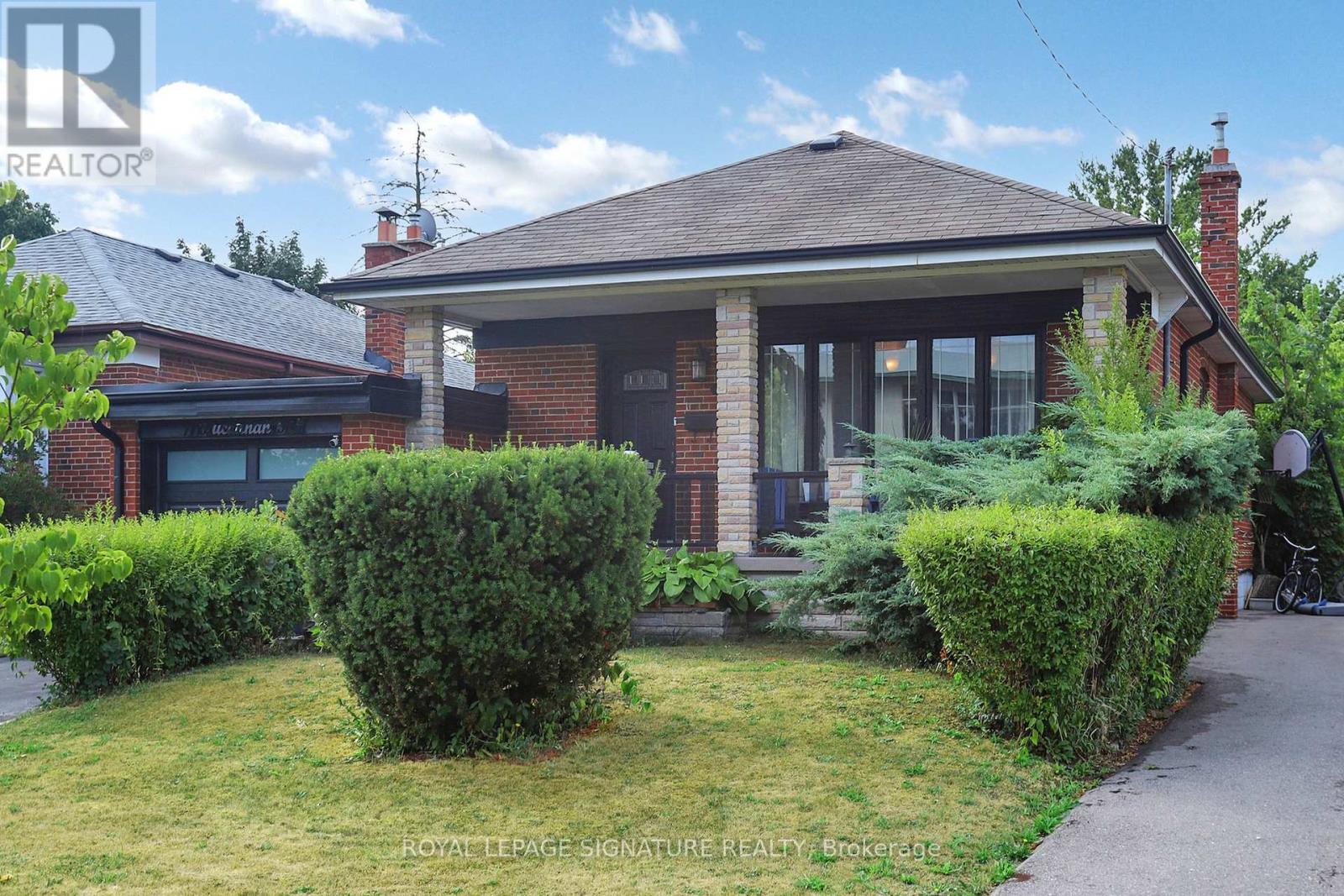 Photo 3 of 11 Bucannan Road, Toronto ON