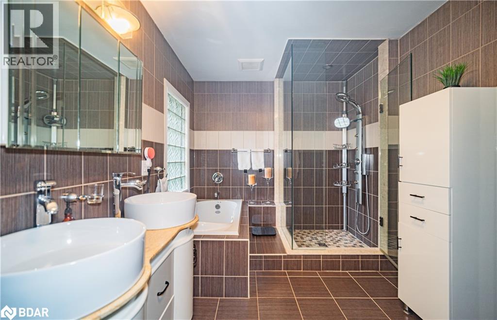 Photo 41 of 2030 Lilac Drive, Innisfil ON