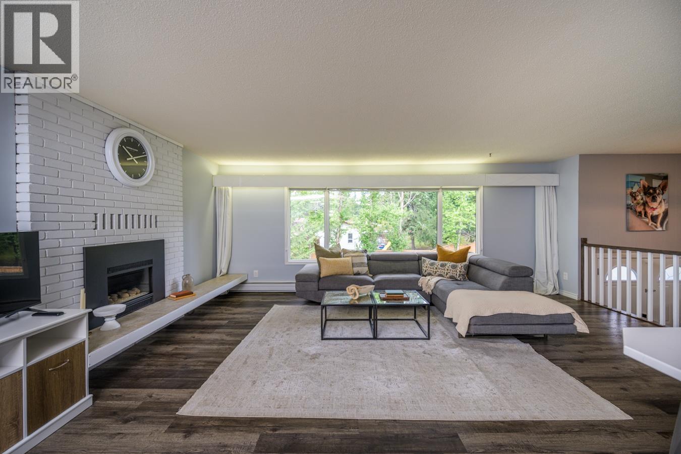 Photo 4 of 5300 York Drive, Prince George BC