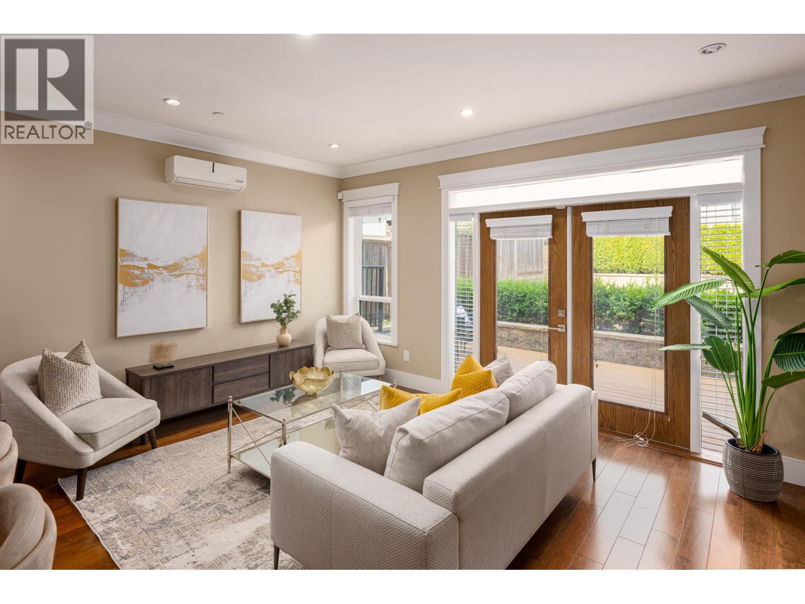 Photo 16 of 320 E Keith Road, North Vancouver BC