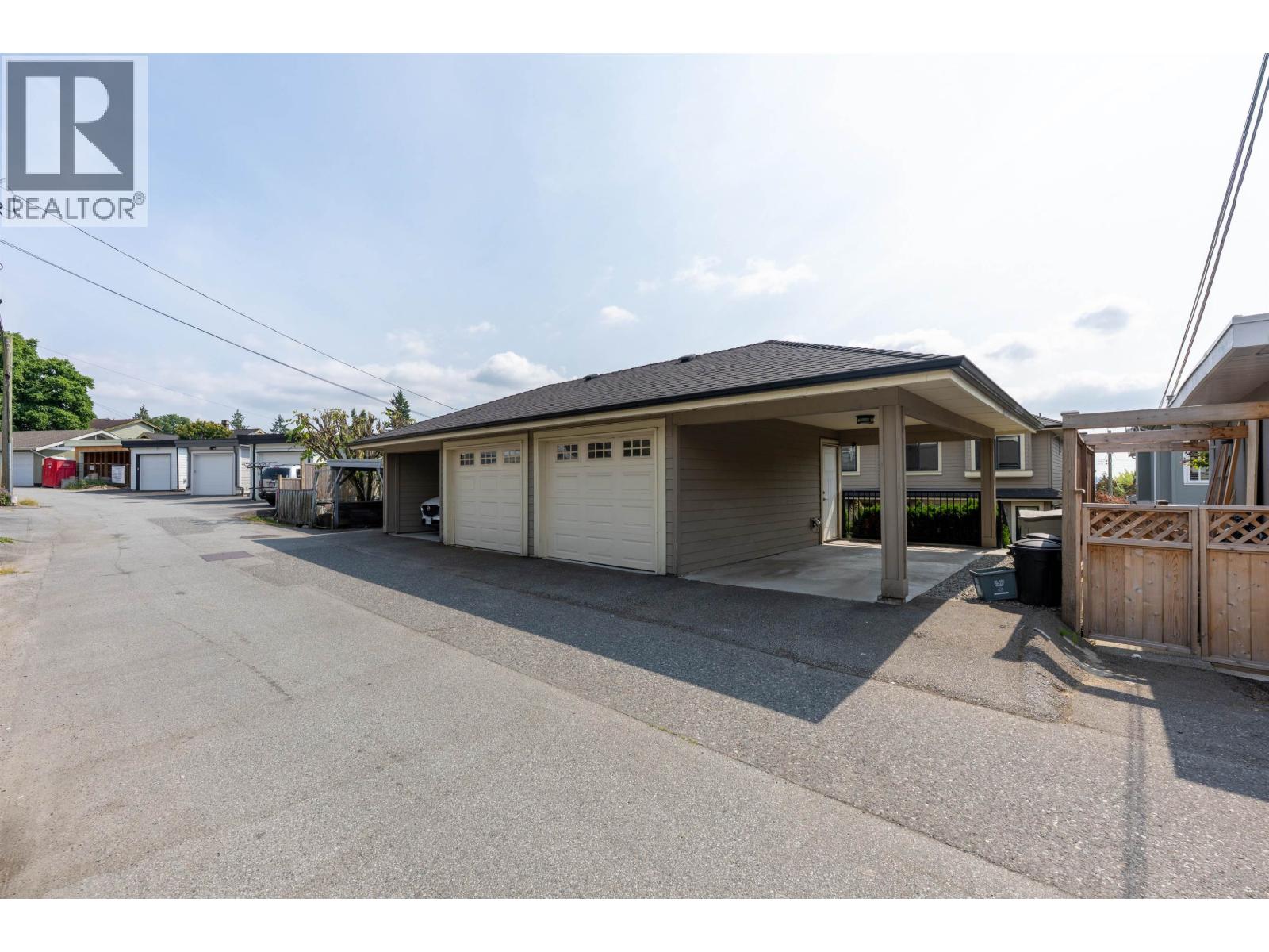 Photo 8 of 320 E Keith Road, North Vancouver BC