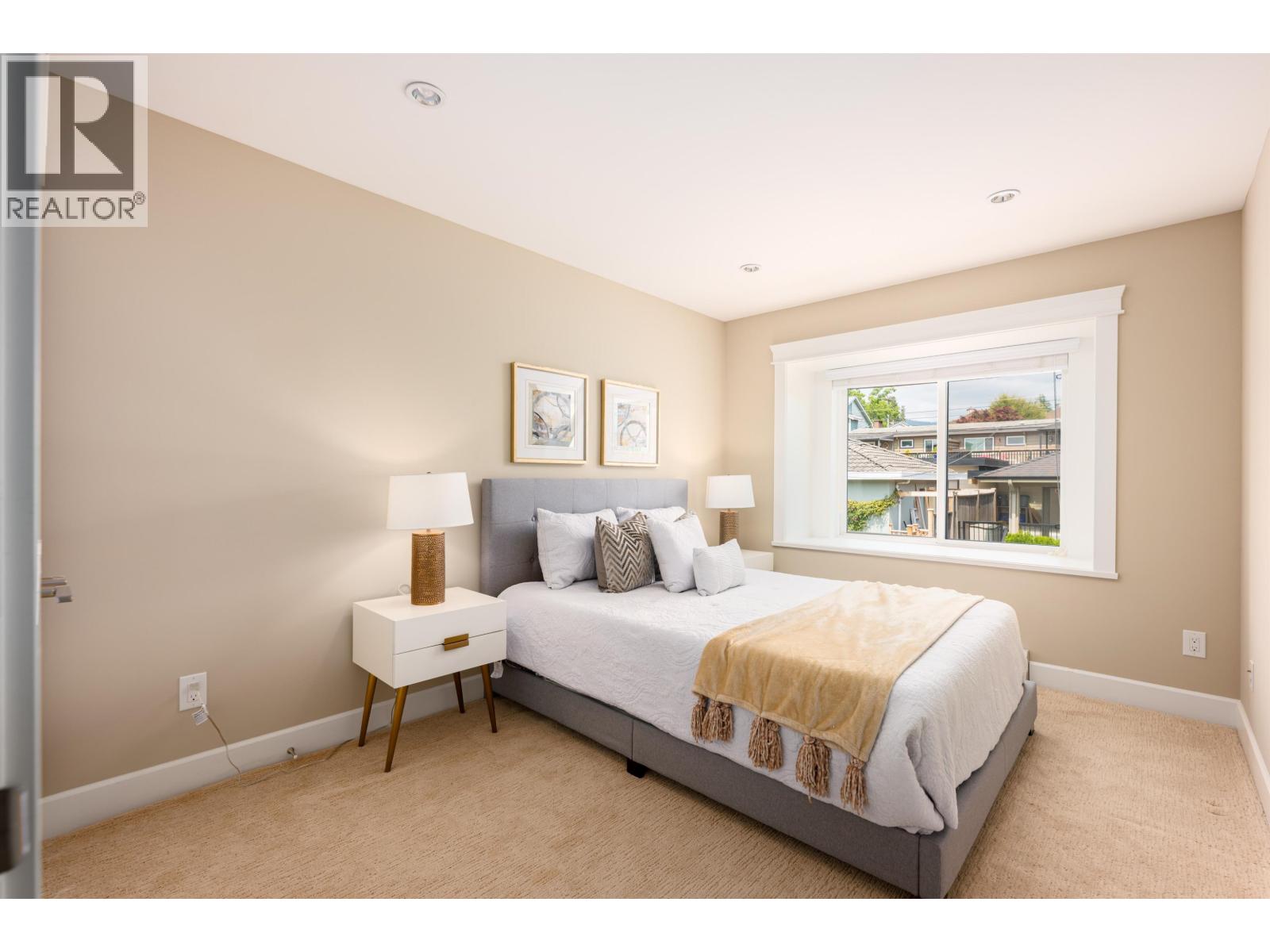 Photo 9 of 320 E Keith Road, North Vancouver BC