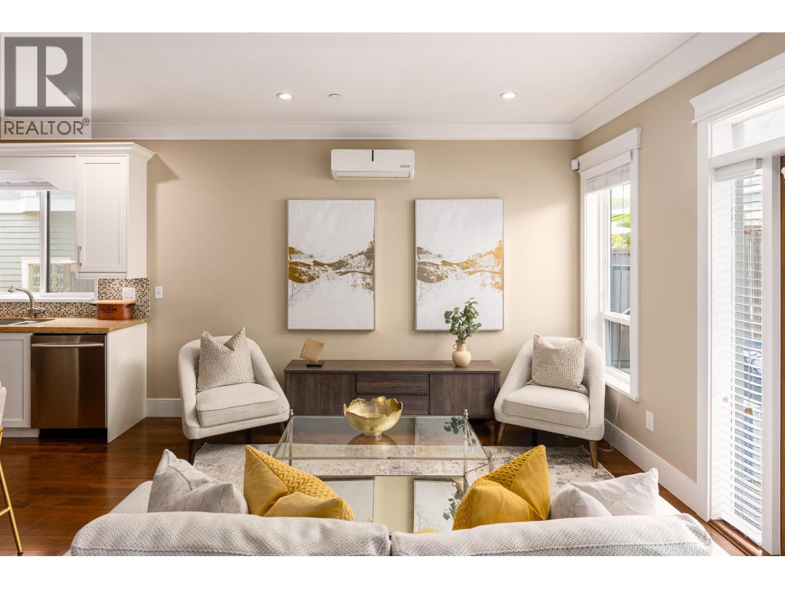 Photo 7 of 320 E Keith Road, North Vancouver BC