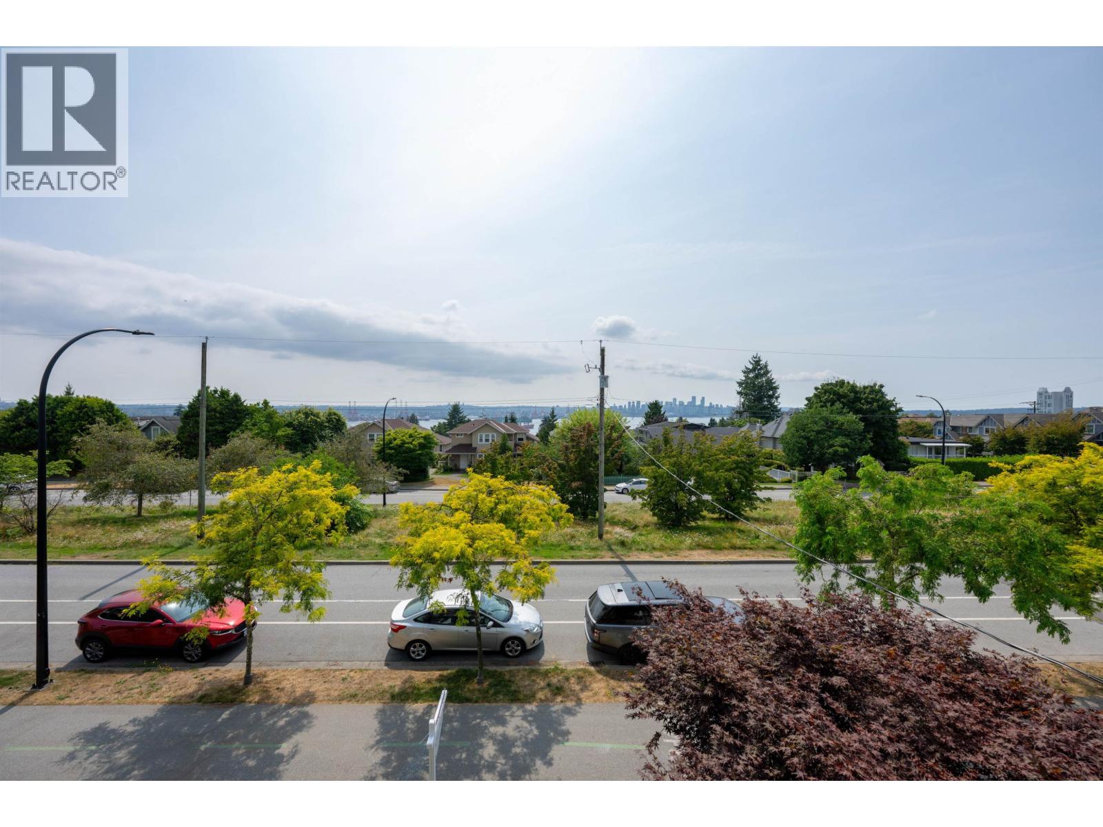 Photo 2 of 320 E Keith Road, North Vancouver BC