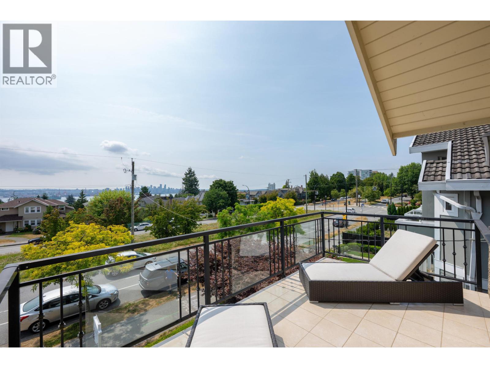 Photo 10 of 320 E Keith Road, North Vancouver BC