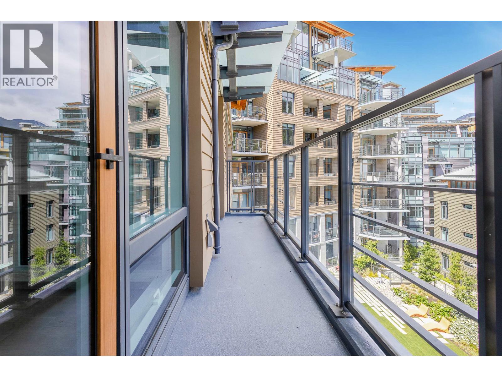 Photo 2 of 408 6687 Nelson Avenue, West Vancouver BC