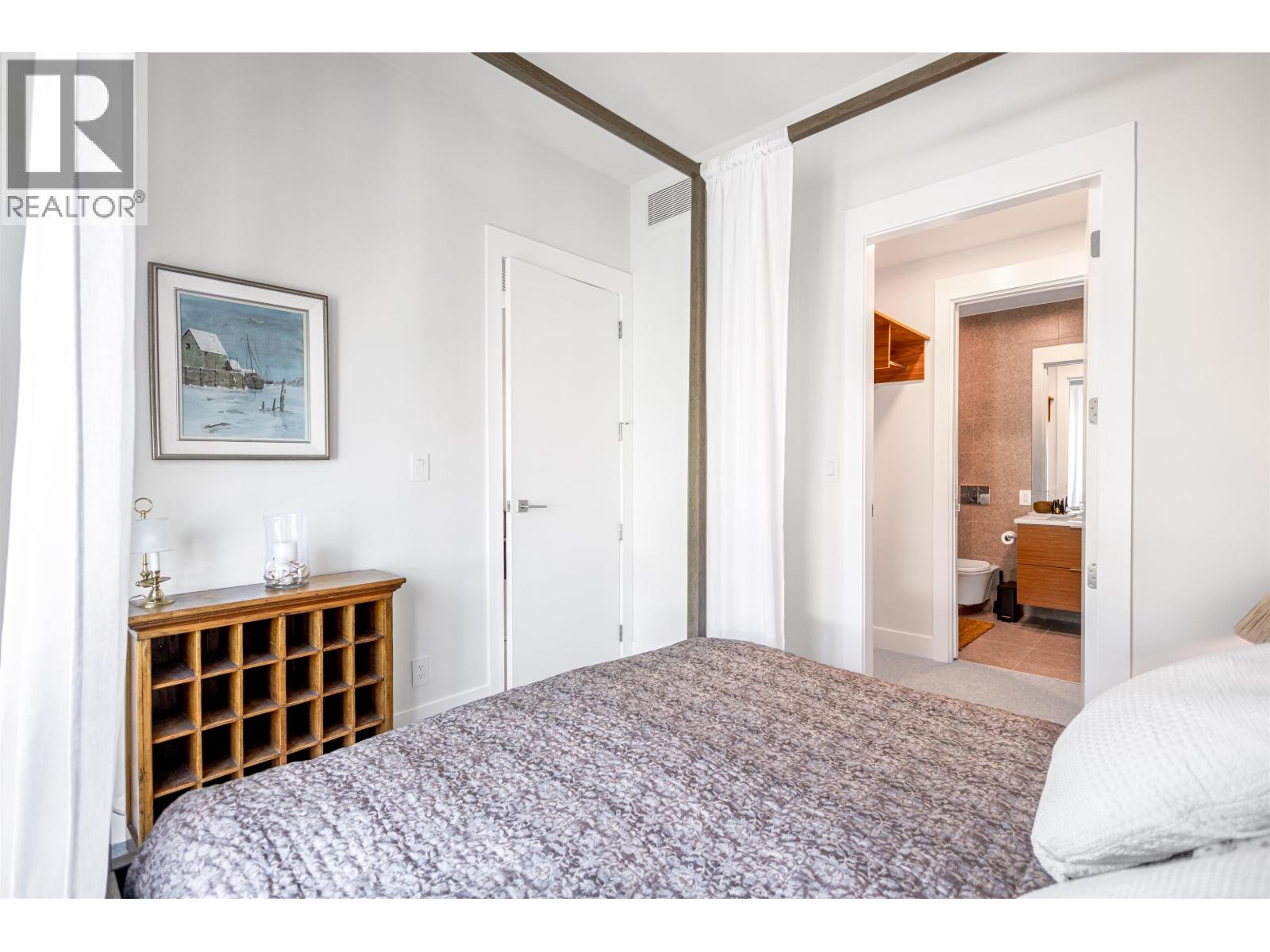 Photo 11 of 408 6687 Nelson Avenue, West Vancouver BC