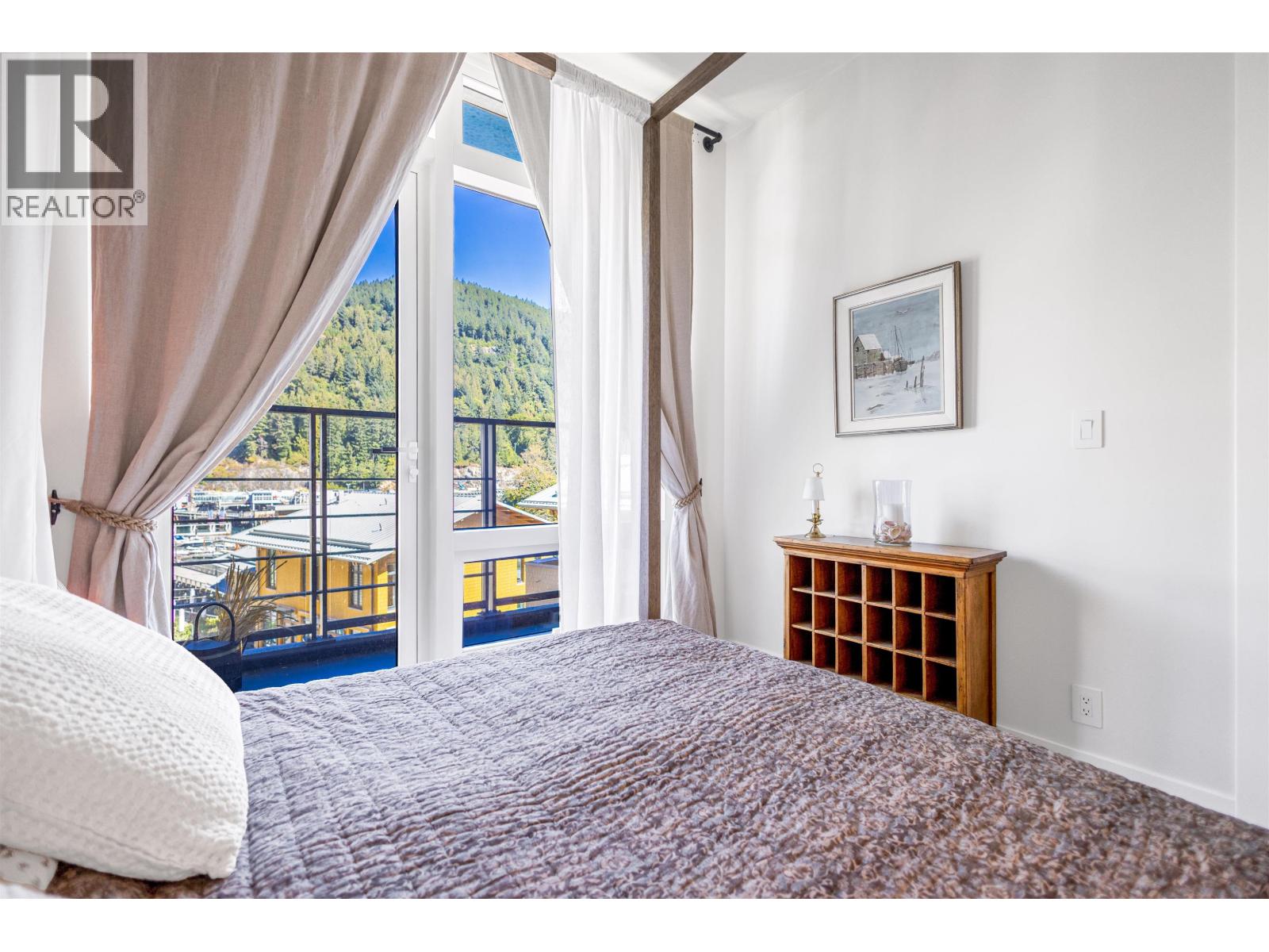 Photo 17 of 408 6687 Nelson Avenue, West Vancouver BC