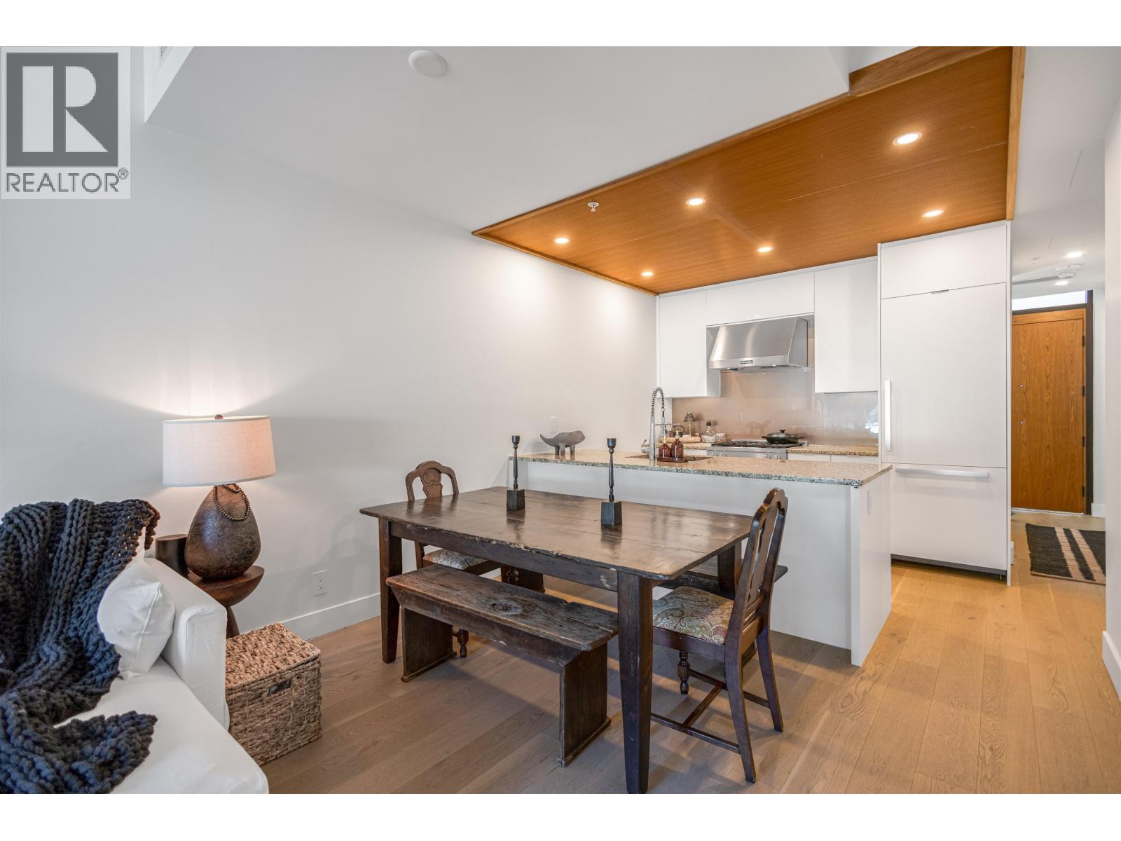 Photo 9 of 408 6687 Nelson Avenue, West Vancouver BC