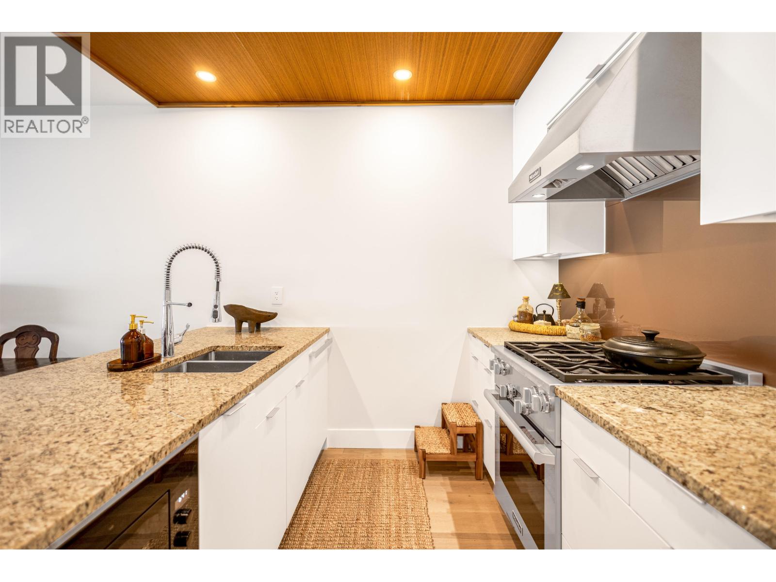 Photo 7 of 408 6687 Nelson Avenue, West Vancouver BC