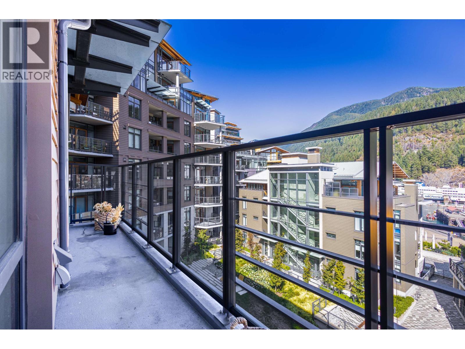 Photo 23 of 408 6687 Nelson Avenue, West Vancouver BC