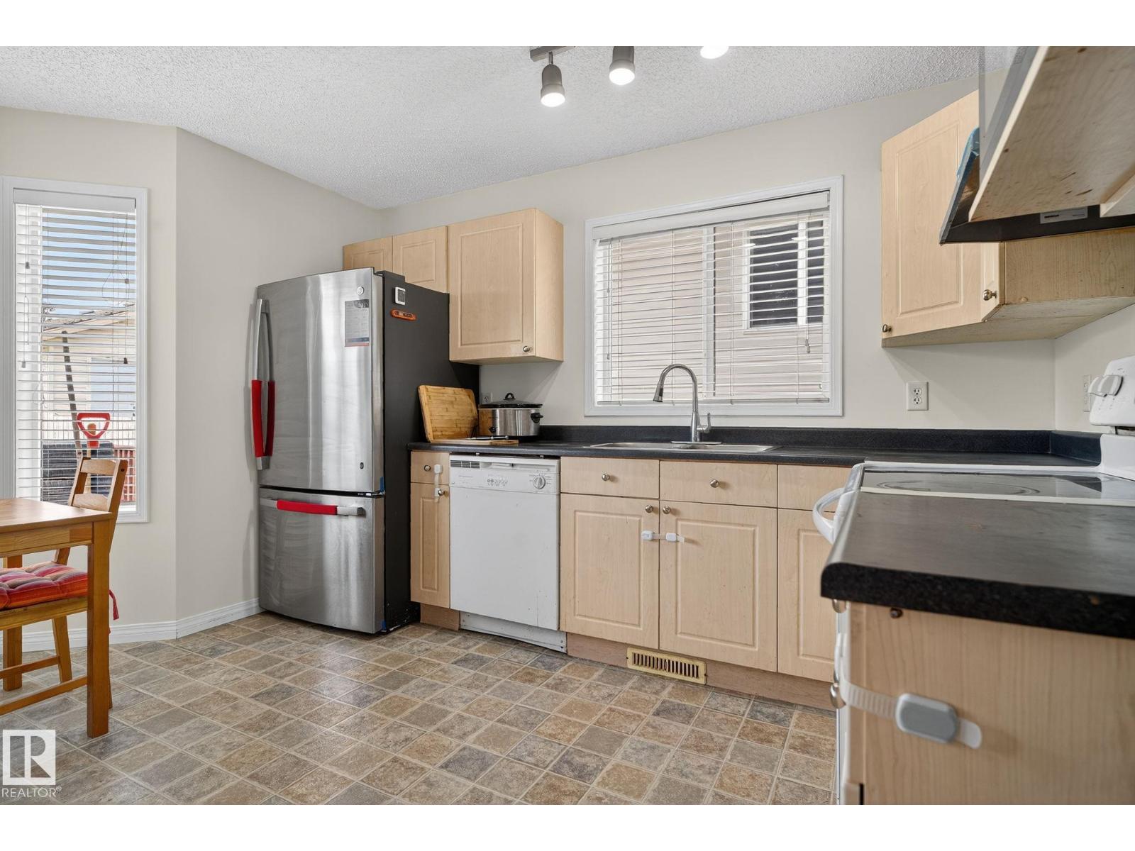 Photo 11 of 1914 37 Ave Nw, Edmonton AB
