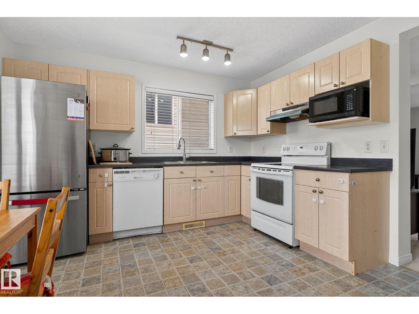 Photo 13 of 1914 37 Ave Nw, Edmonton AB