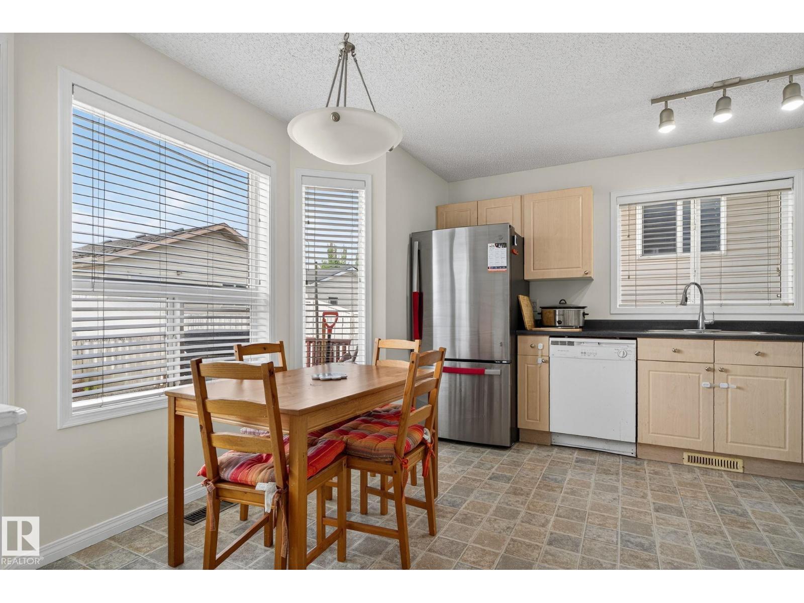 Photo 14 of 1914 37 Ave Nw, Edmonton AB