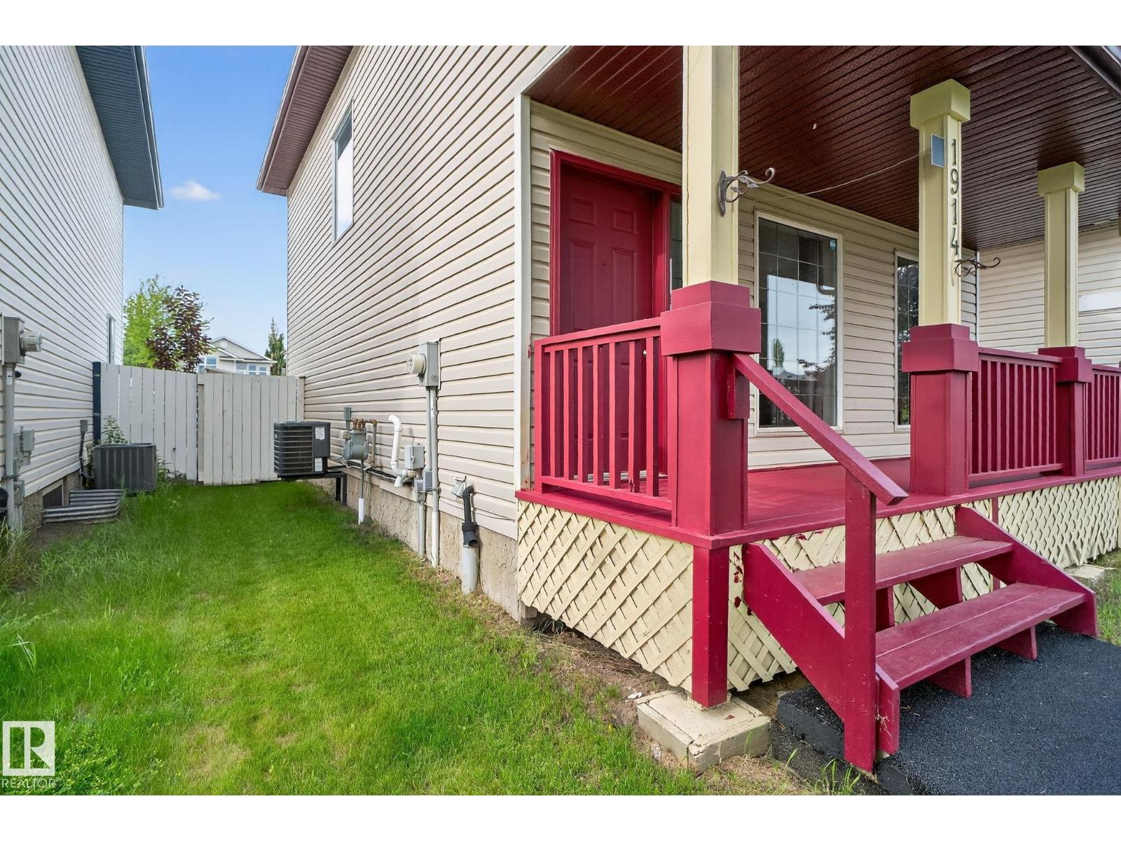 Photo 42 of 1914 37 Ave Nw, Edmonton AB
