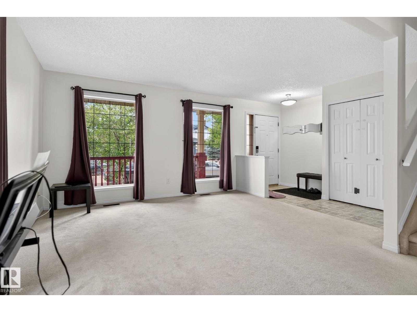 Photo 6 of 1914 37 Ave Nw, Edmonton AB