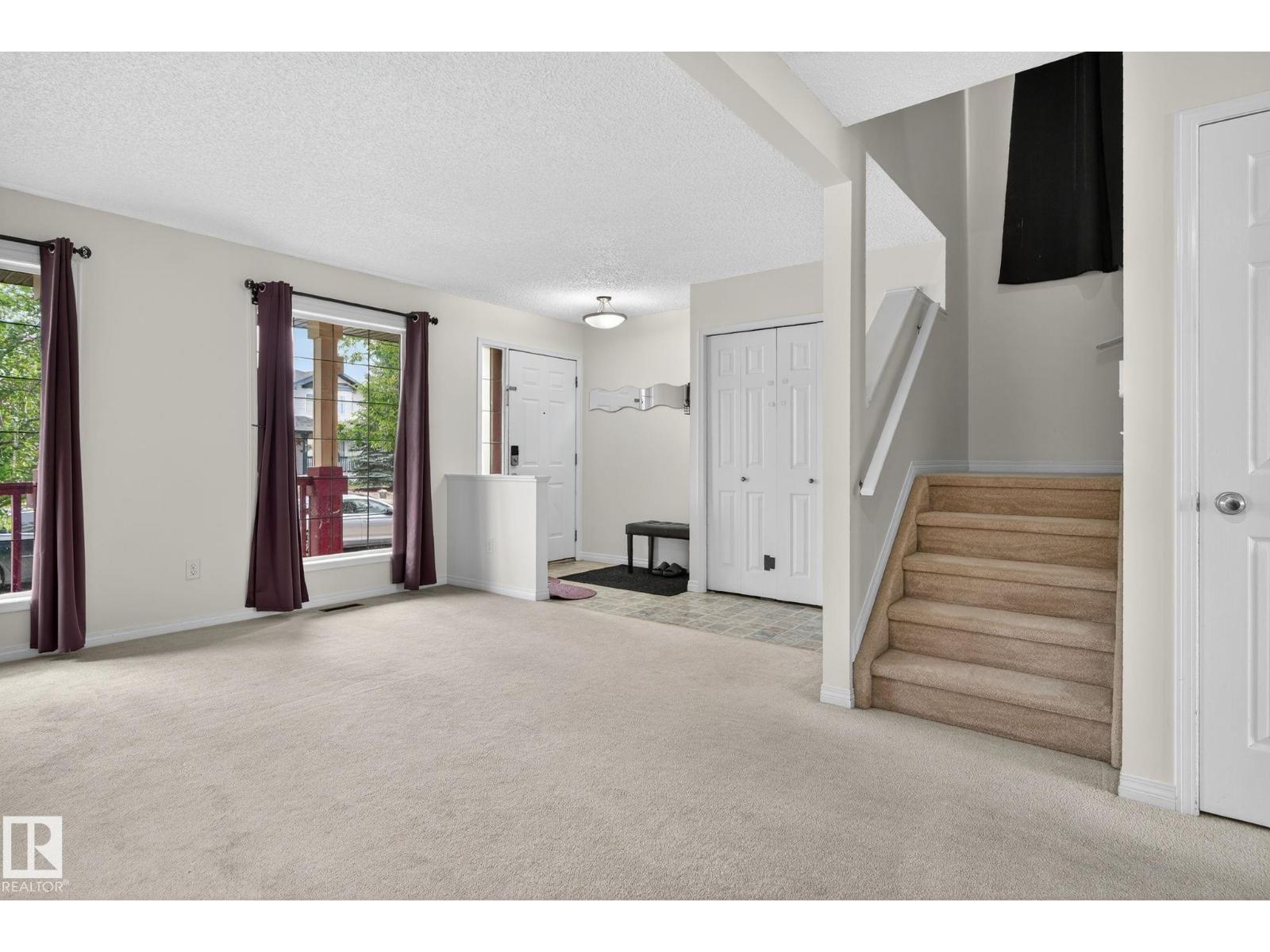 Photo 7 of 1914 37 Ave Nw, Edmonton AB