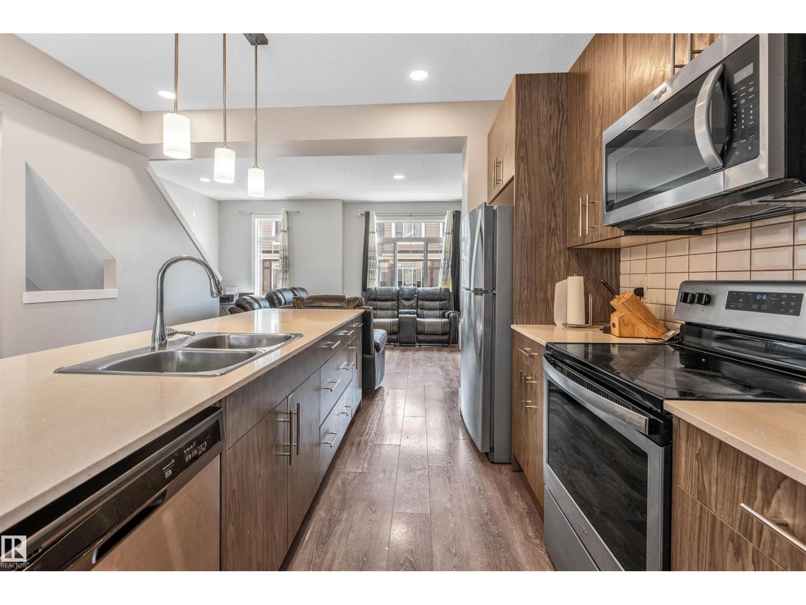 Photo 11 of 57 2215 24 Street Nw, Edmonton AB