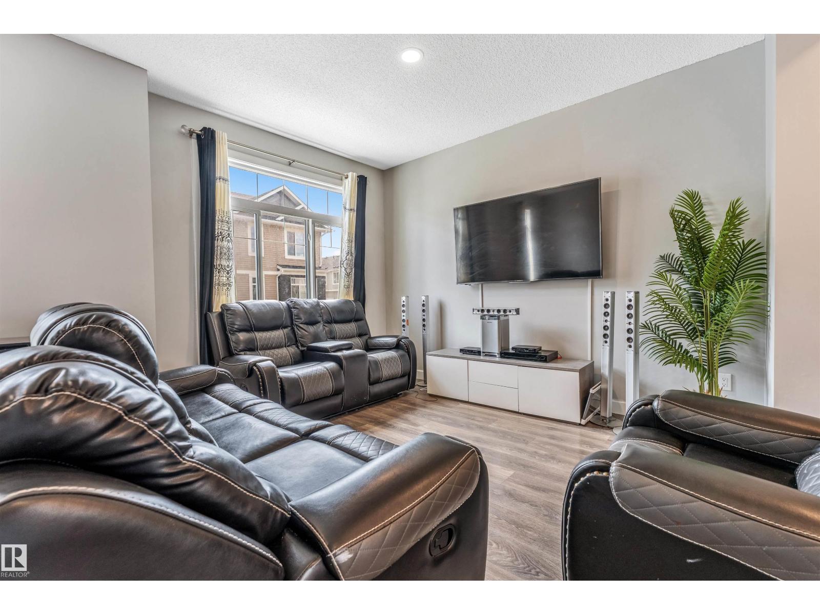 Photo 17 of 57 2215 24 Street Nw, Edmonton AB