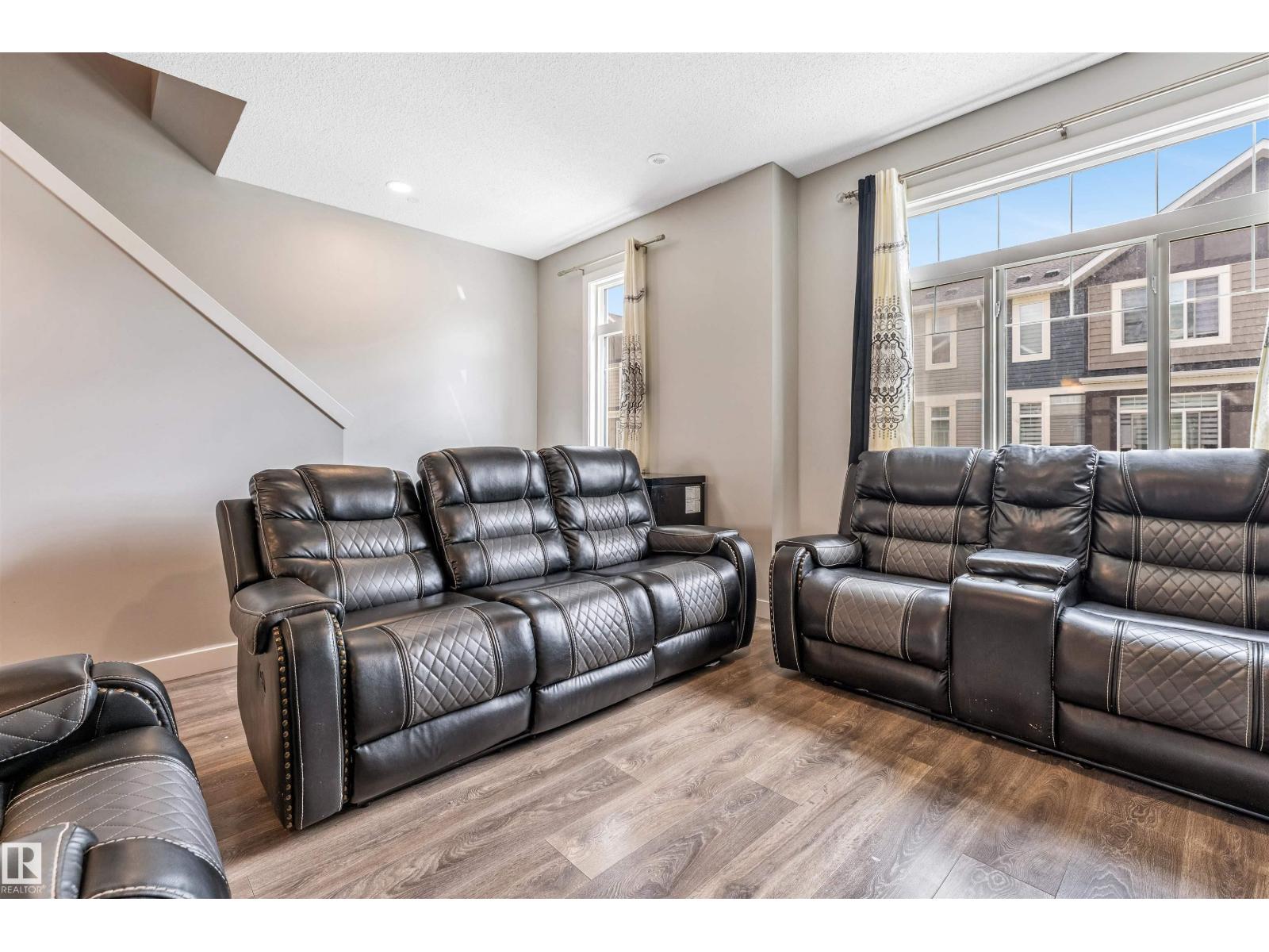 Photo 18 of 57 2215 24 Street Nw, Edmonton AB