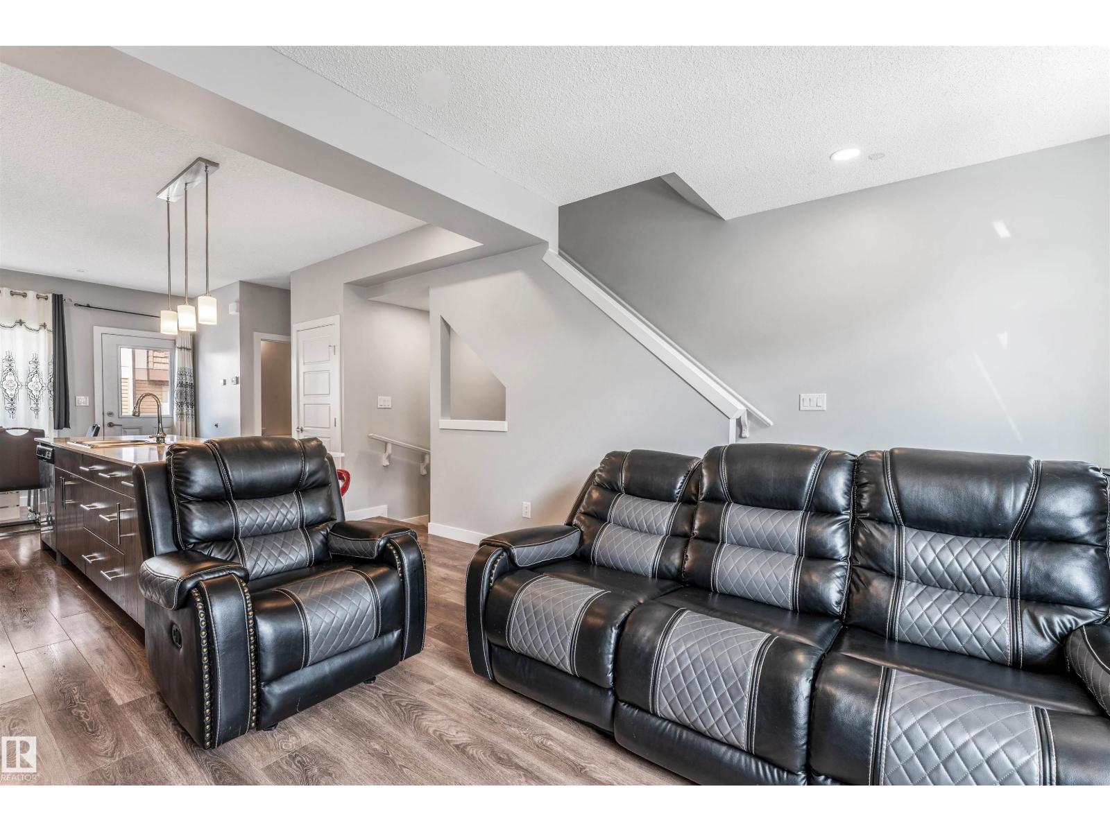 Photo 19 of 57 2215 24 Street Nw, Edmonton AB