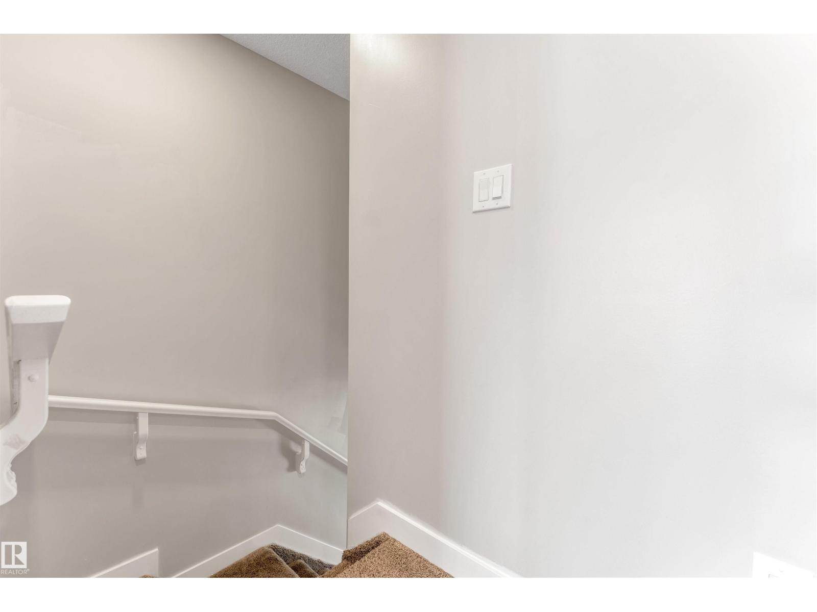 Photo 23 of 57 2215 24 Street Nw, Edmonton AB