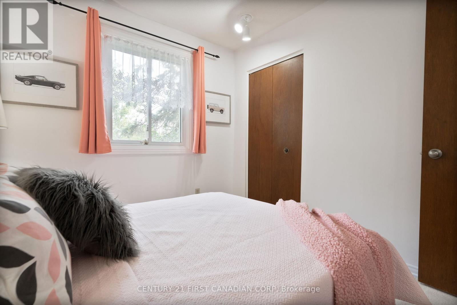 Photo 14 of 54 Four Oaks Crescent, London South ON