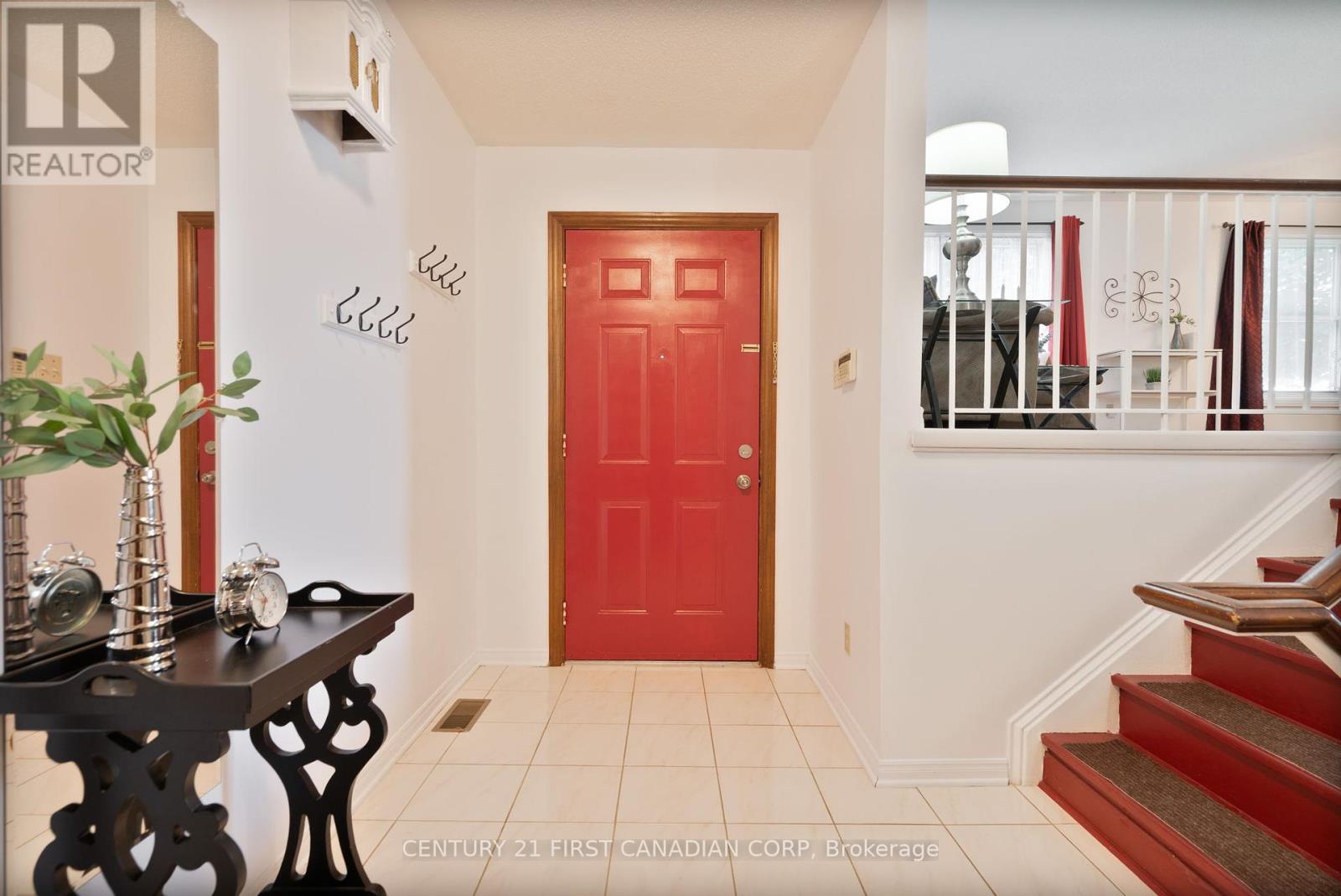 Photo 2 of 54 Four Oaks Crescent, London South ON