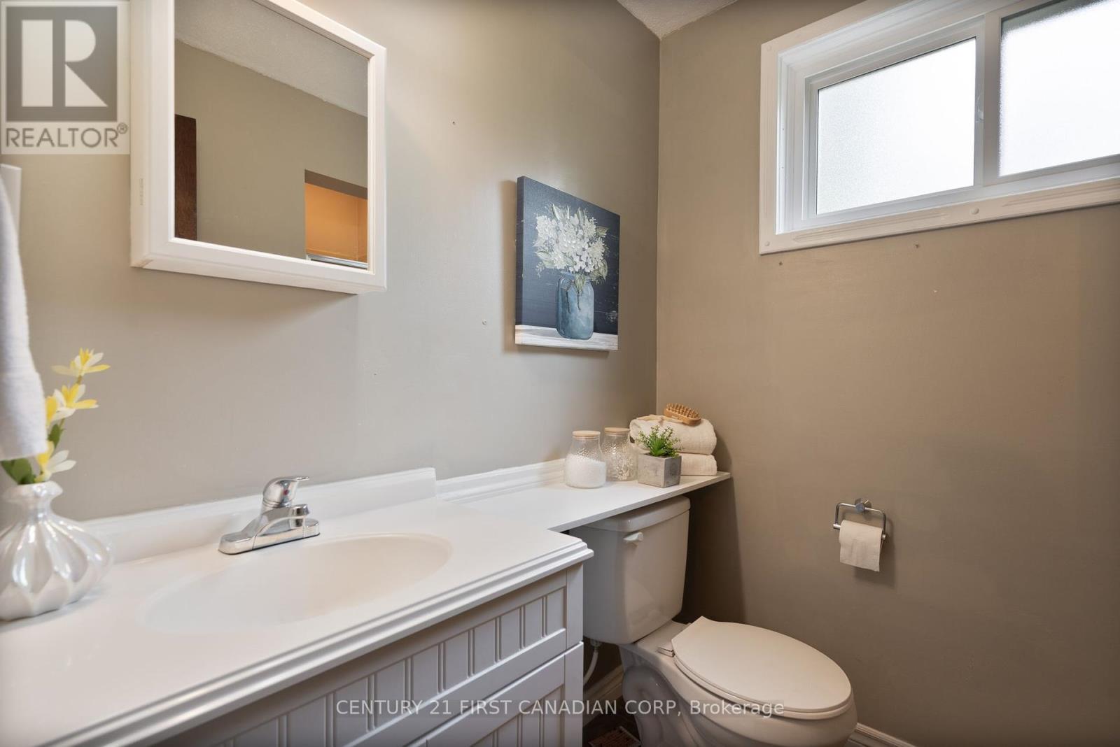 Photo 23 of 54 Four Oaks Crescent, London South ON