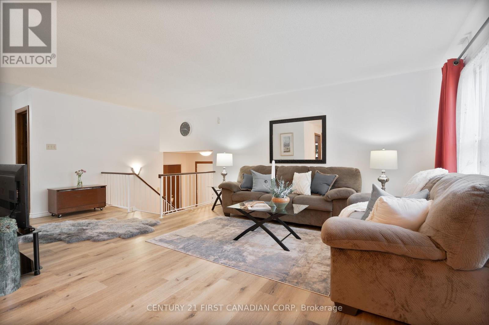 Photo 4 of 54 Four Oaks Crescent, London South ON