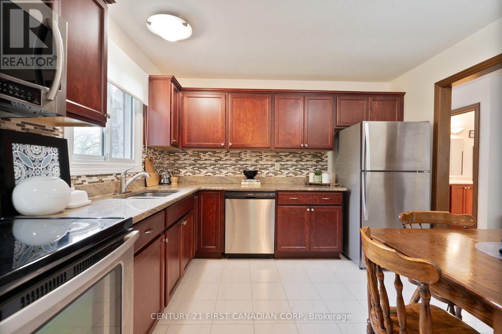 Photo 6 of 54 Four Oaks Crescent, London South ON