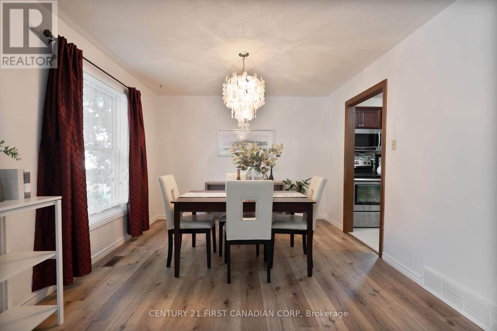 Photo 9 of 54 Four Oaks Crescent, London South ON