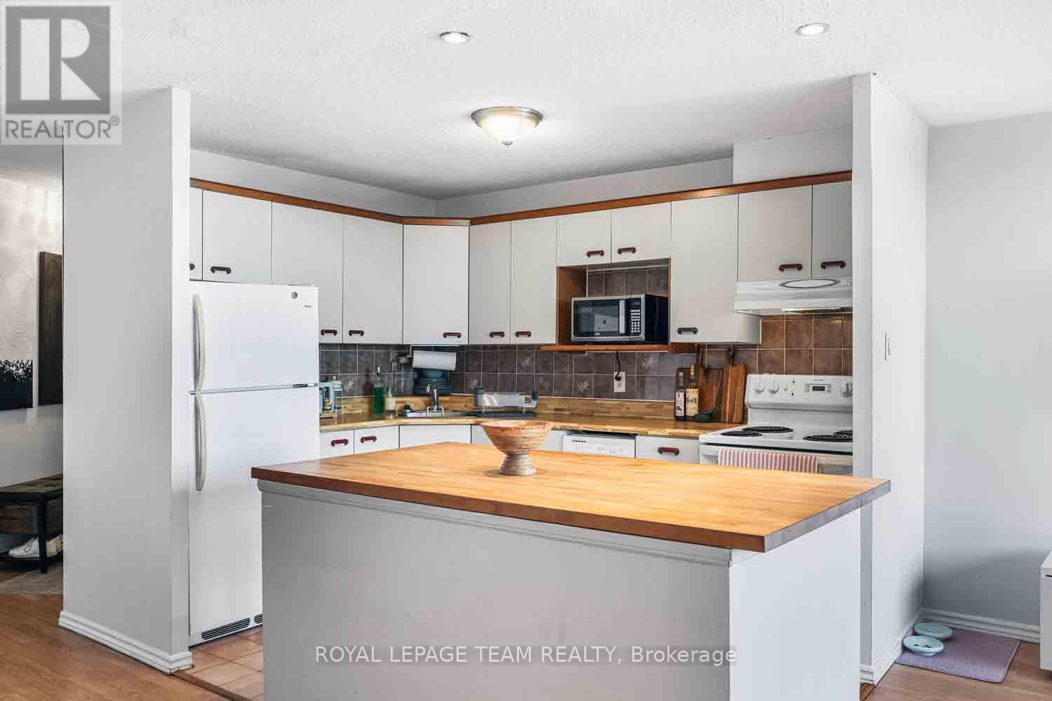 Photo 2 of 2608 900 Dynes Road, Ottawa ON