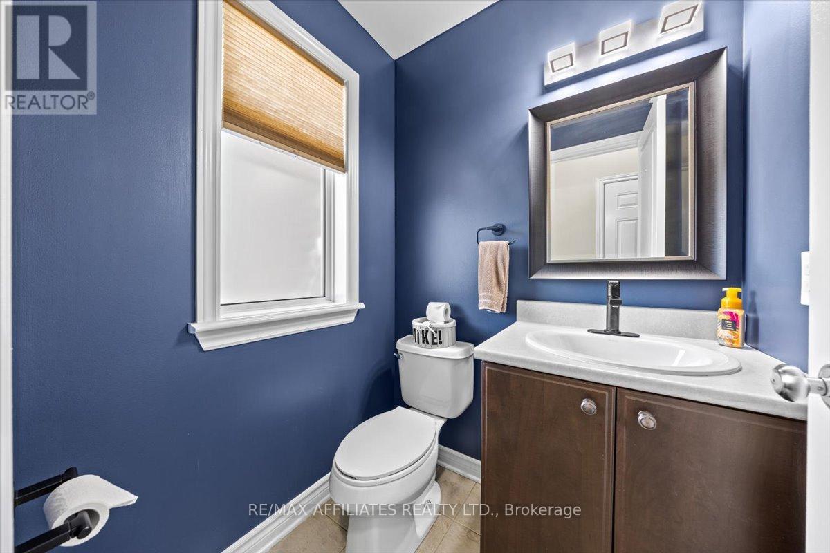 Photo 16 of 628 Everlasting Crescent, Ottawa ON