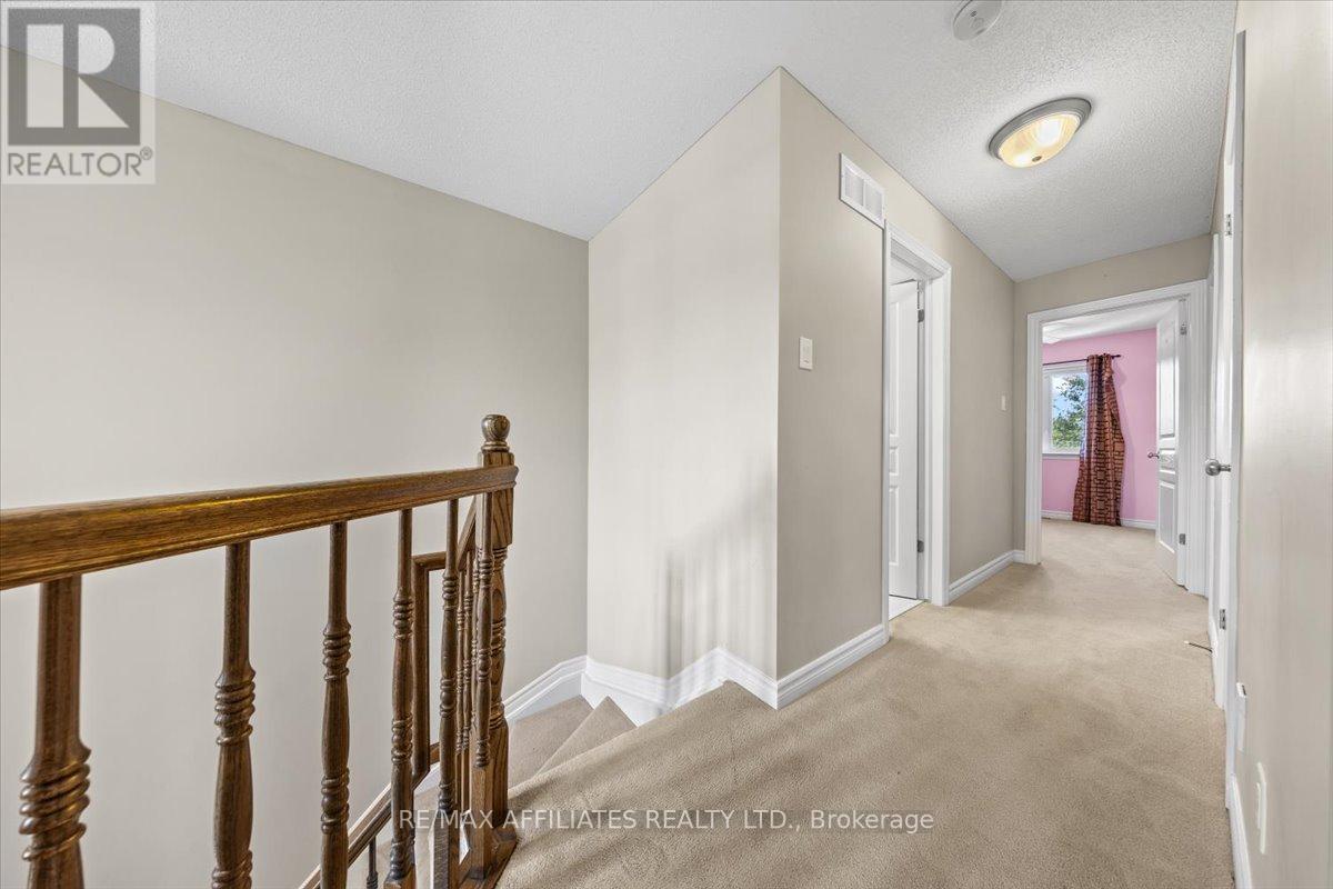 Photo 17 of 628 Everlasting Crescent, Ottawa ON