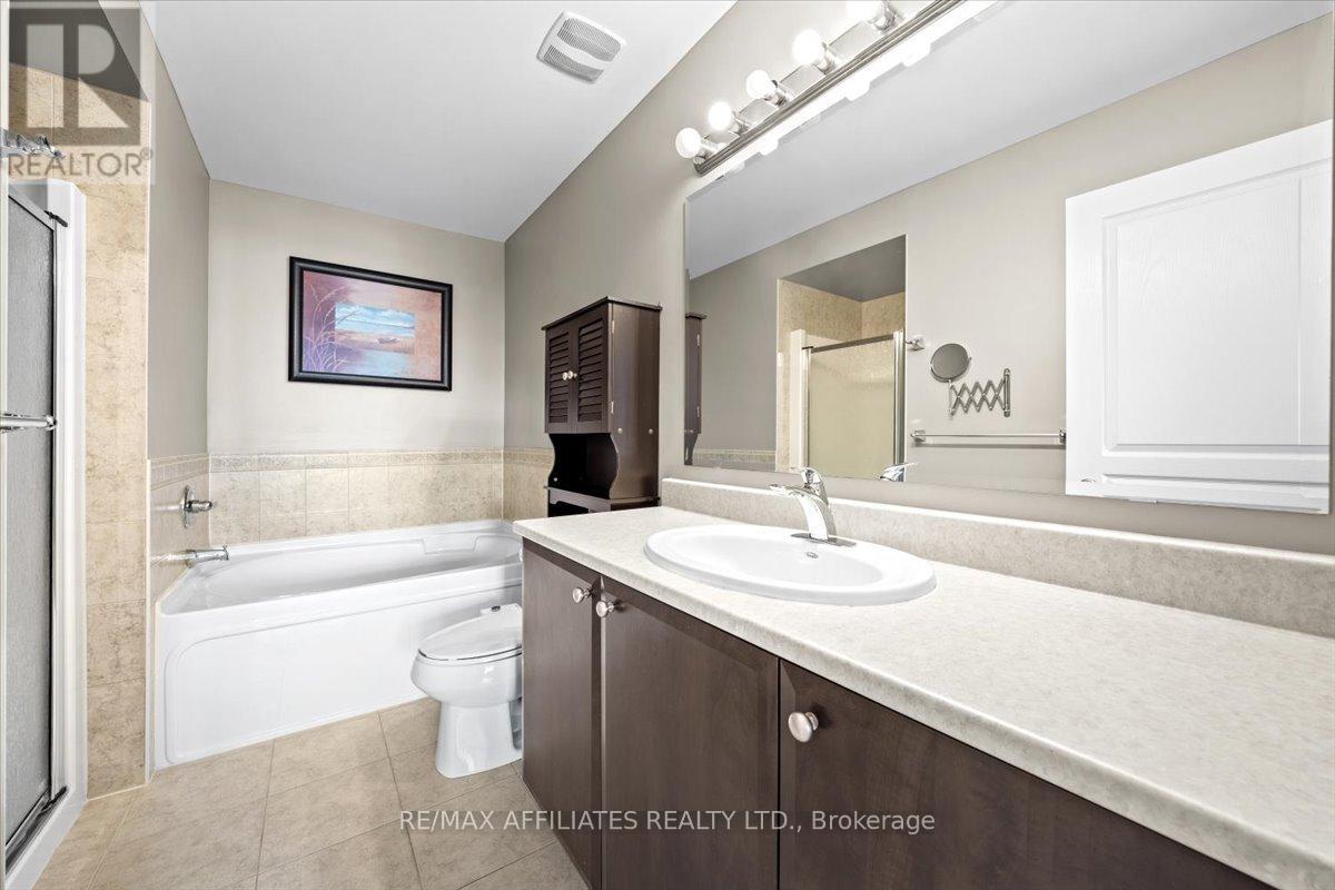 Photo 32 of 628 Everlasting Crescent, Ottawa ON